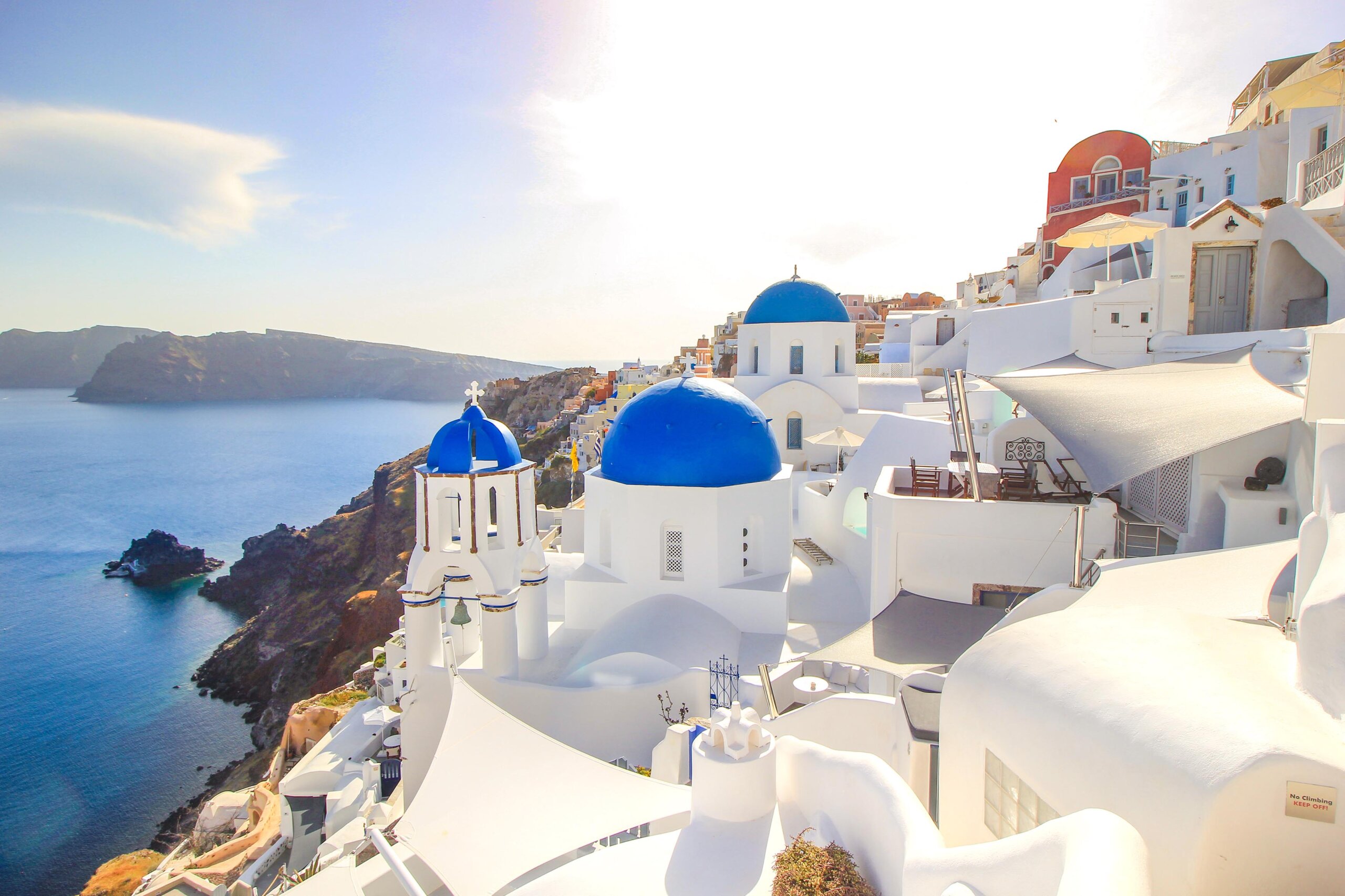 Read more about the article Hellenic Hotspots: 5 Unforgettable Greek Island-Hopping Adventures