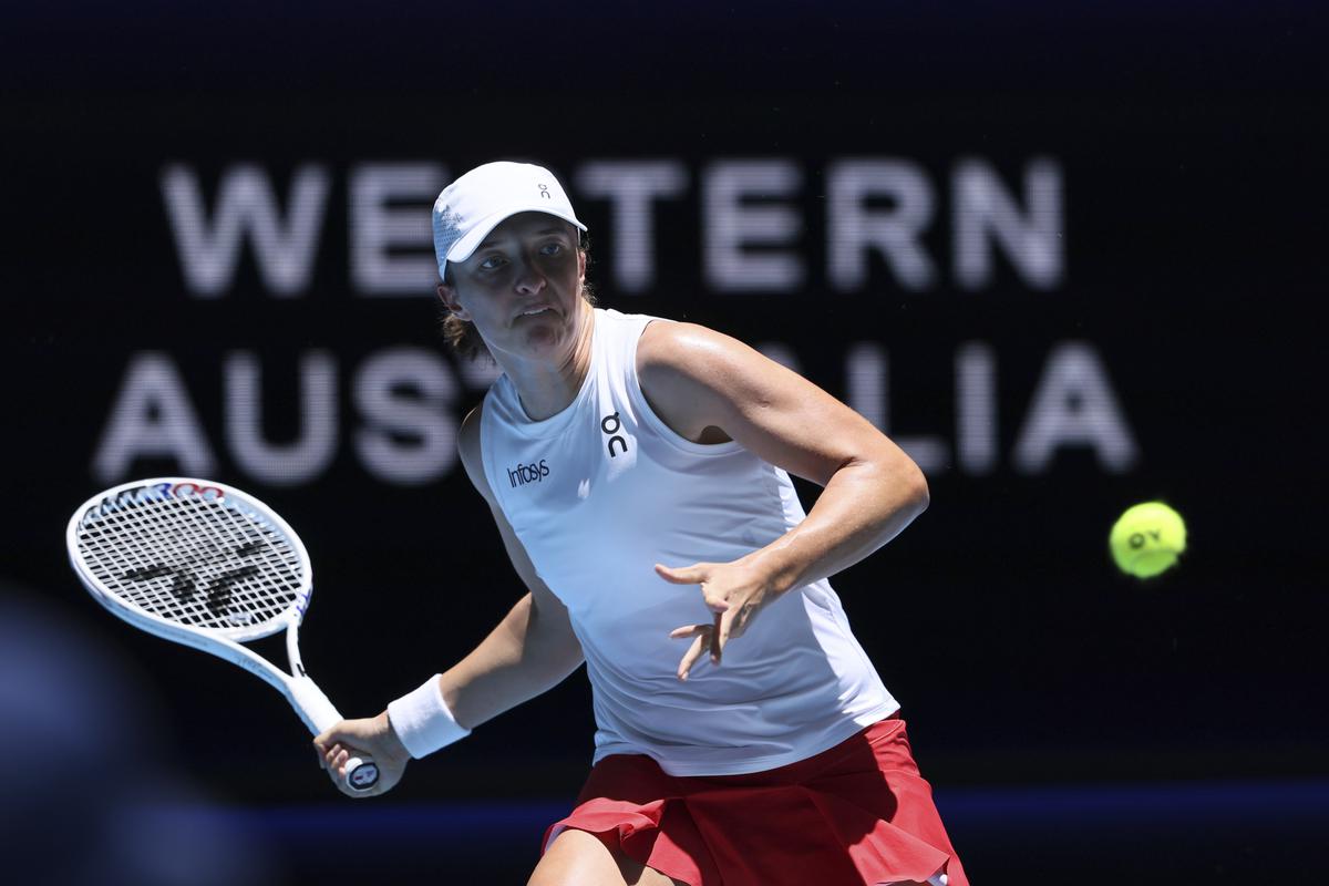 Read more about the article Iga Swiatek Reflects on Exhausting Billie Jean King Cup Journey and Shares Big Plans for 2025