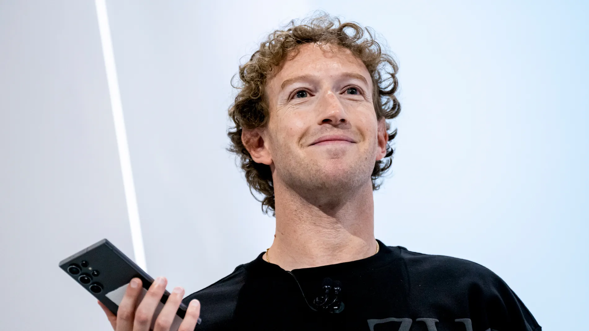 Read more about the article Mark Zuckerberg Rolls Out New Custom Feeds on Threads to Keep Up with Bluesky’s User Surge