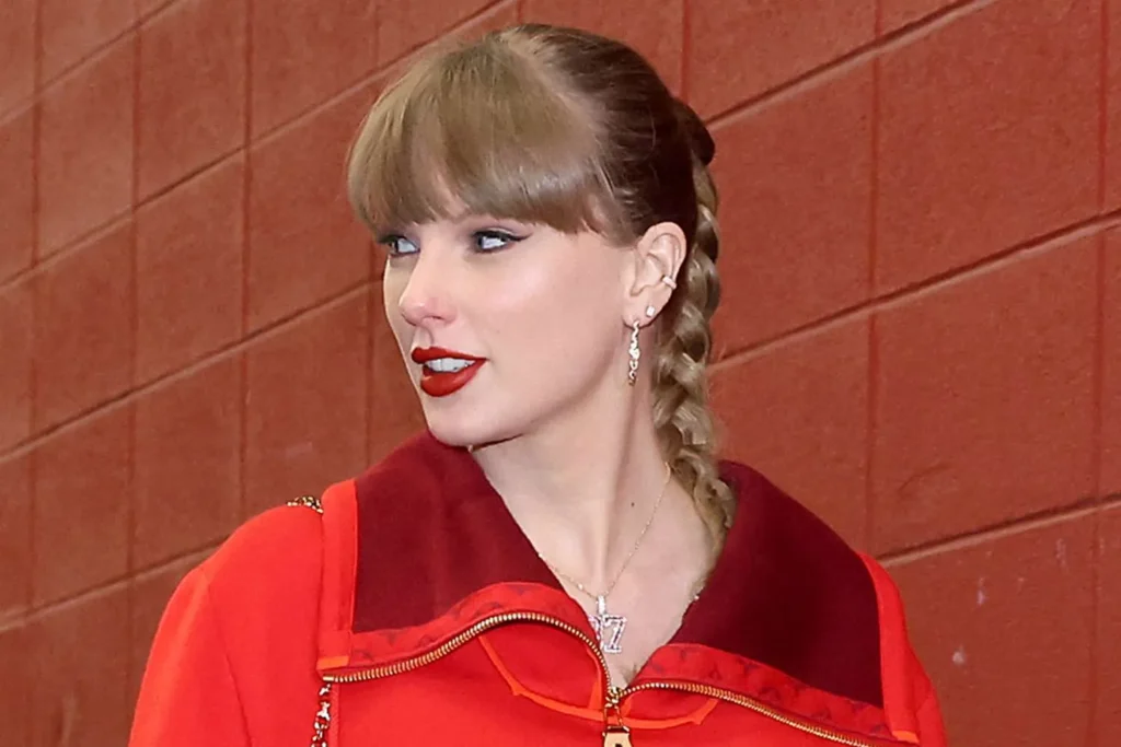 Taylor Swift Spotted Cheering for Travis Kelce at Chiefs vs. Raiders Exciting Black Friday Game