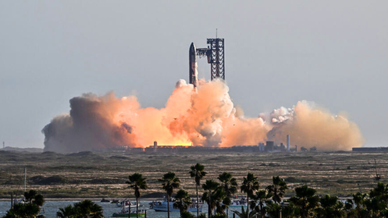 Trump Watches SpaceX’s Starship Test End in Ocean Splashdown After Mid-Air Catch Fails