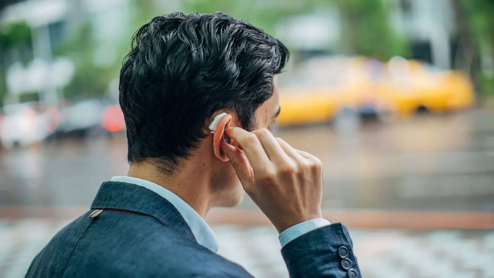 Breaking Barriers: New Solutions Making Hearing Aids User-Friendly for Seniors Struggling with Daily Life