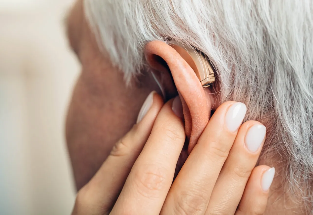 Breaking Barriers: New Solutions Making Hearing Aids User-Friendly for Seniors Struggling with Daily Life