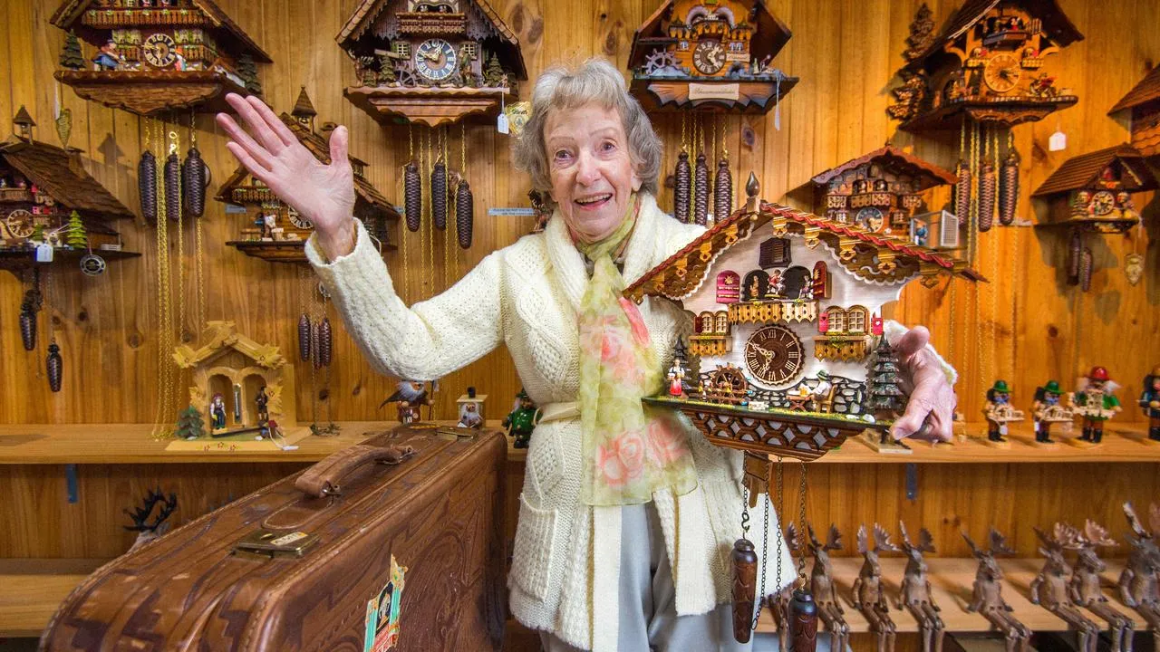 Read more about the article Meet Leonie Pendergast: The Inspiring 90-Year-Old Who Runs a Cuckoo Clock Shop and Swears by a Simple Life