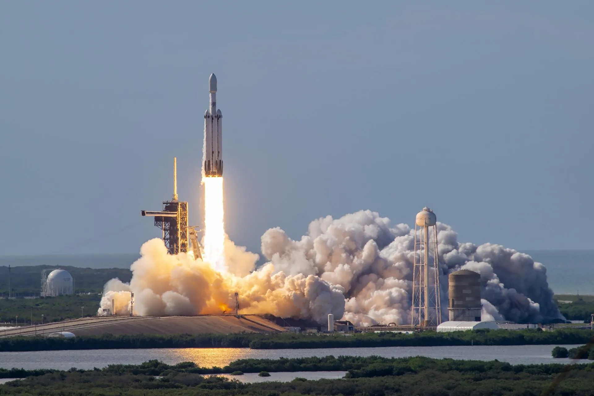 Read more about the article SpaceX’s Final 2024 Blast – 21 New Satellites Launch Into Orbit on New Year’s Eve