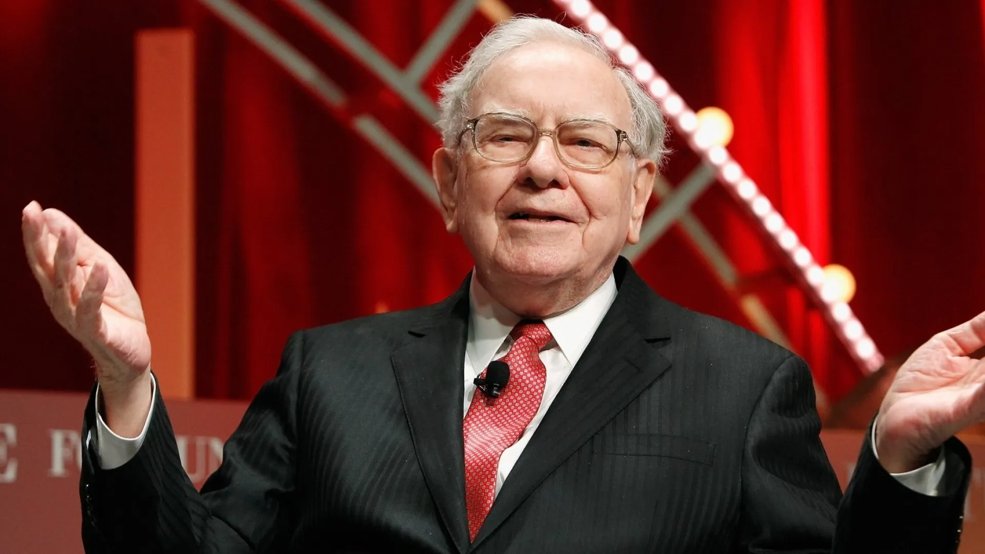 Warren Buffett Points Out Donald Trump's Big Business Mistakes: Key Lessons for Young Investors