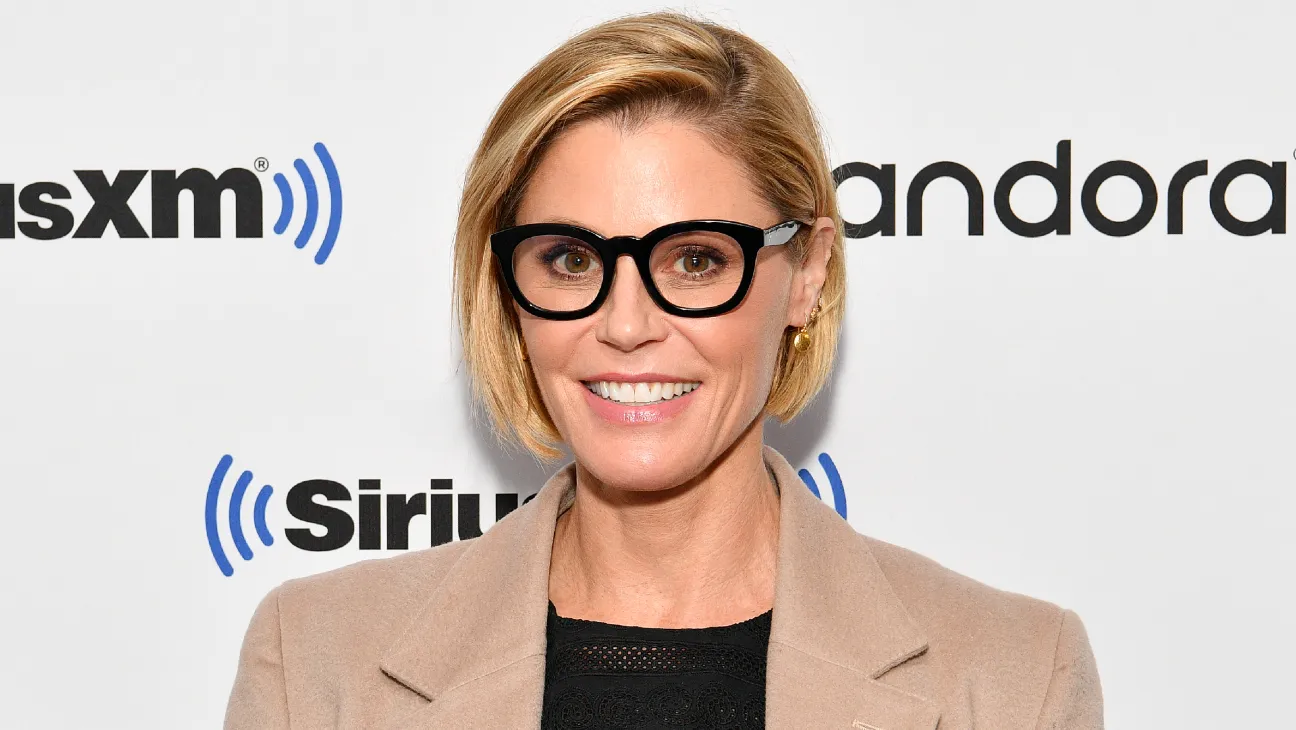 How Julie Bowen Overcame Doubts to Star as Claire on Modern Family: Behind the Scenes of Her Unexpected Success