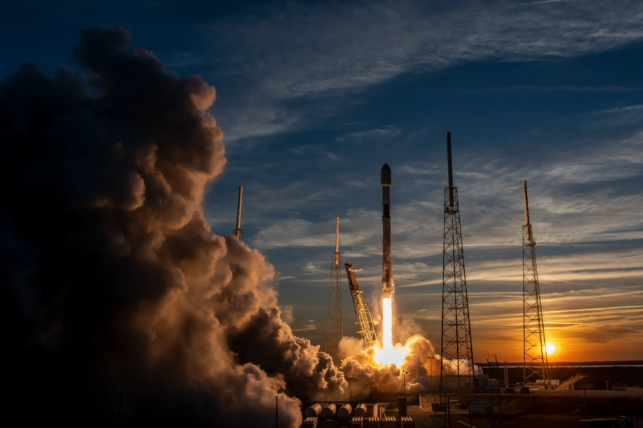 SpaceX's Nighttime Spectacle: Falcon 9 Rocket Launches 21 Starlink Satellites into Orbit from Florida