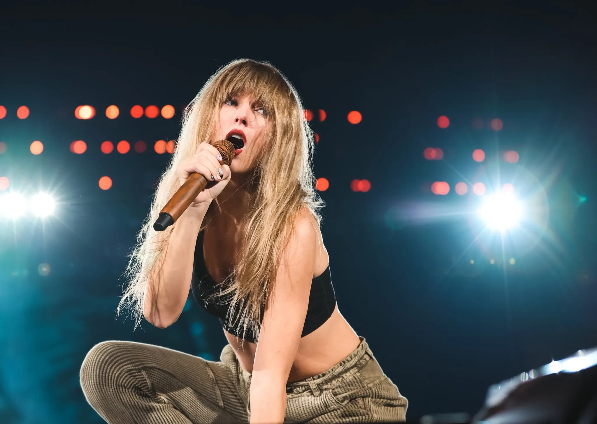 Taylor Swift Breaks More Records: How She's Changing Music and Capturing Fans Worldwide