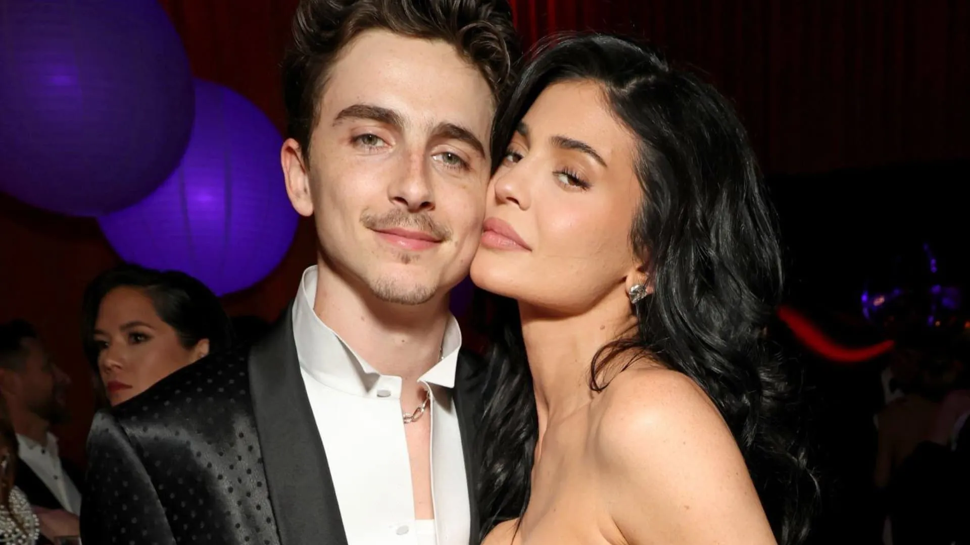 Oscar Night Revelry: Timothée Chalamet and Kylie Jenner's Cozy Moments Steal the Show at Vanity Fair's Celebrity-packed Party