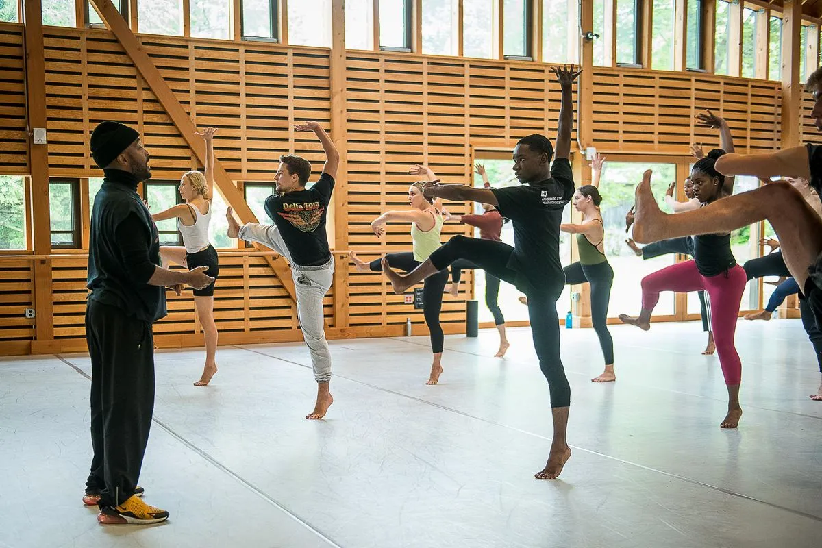 Read more about the article The Ultimate Guide To Dance Classes